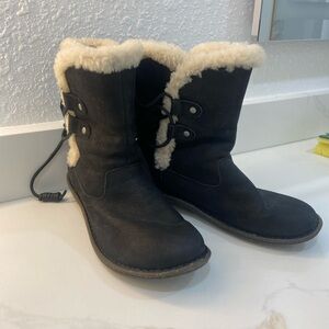 UGG Akalia Boots